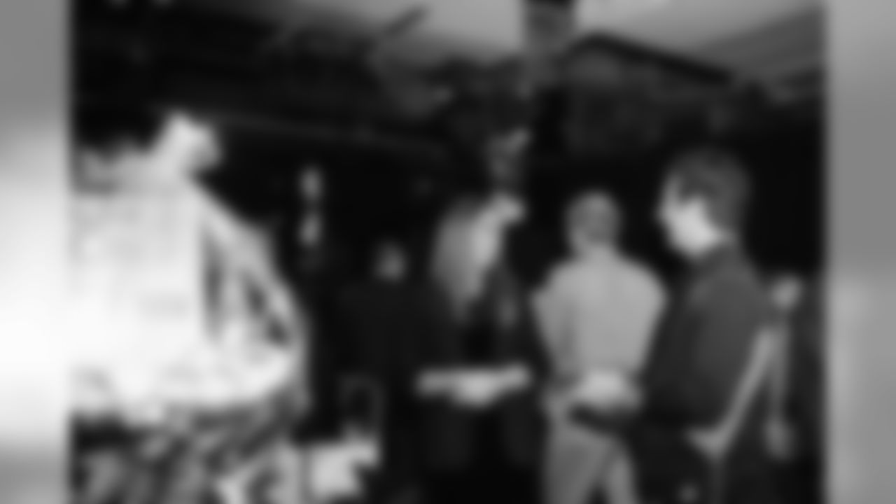 20171206_seagals_auction-16.jpg