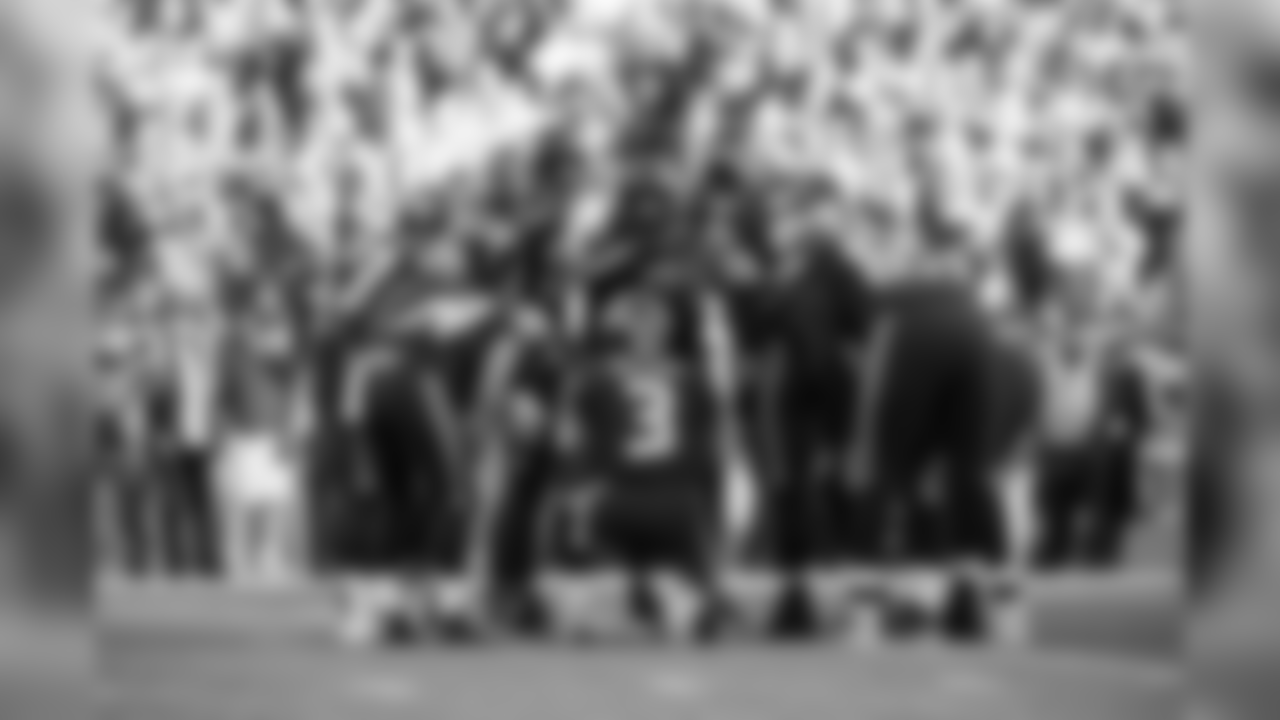 The Seahawks huddle around quarterback Russell Wilson during the second quarter.