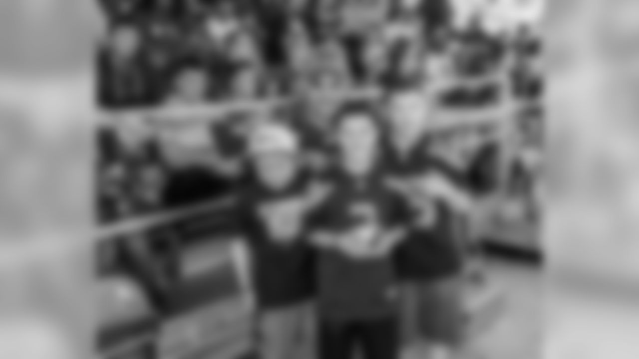 170125_pro_bowl_nfc_fans_day_one-3.jpg