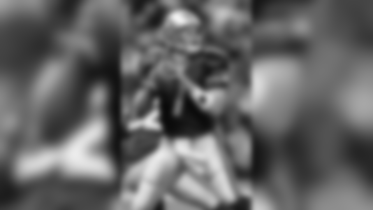 Seattle Seahawk quarterback Jon Kitna looks to complete a pass during the Seahawks 20-18 win over the Tennessee Oilers Sunday, Nov. 19, 1998, in Seattle. It was Kitna's first start since he replaced Warren Moon as the teams leader. (AP Photo/Barry Sweet)