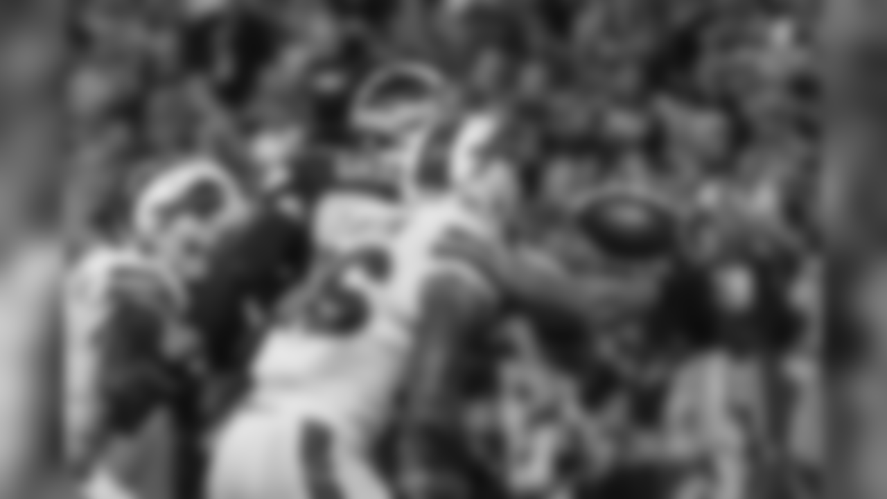 Seattle tight end Jimmy Graham needed only his right hand to snag both of his touchdown catches, this one on an 18-yard completion from Russell Wilson.