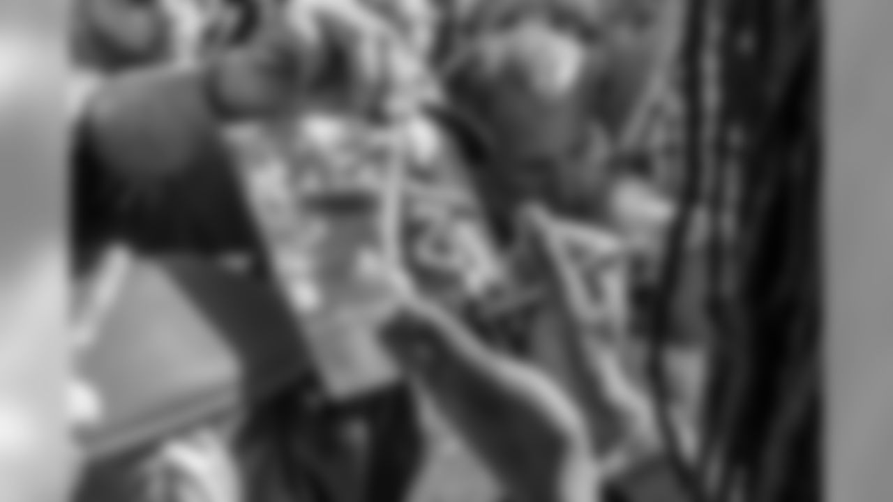 170125_pro_bowl_nfc_fans_day_one-12.jpg