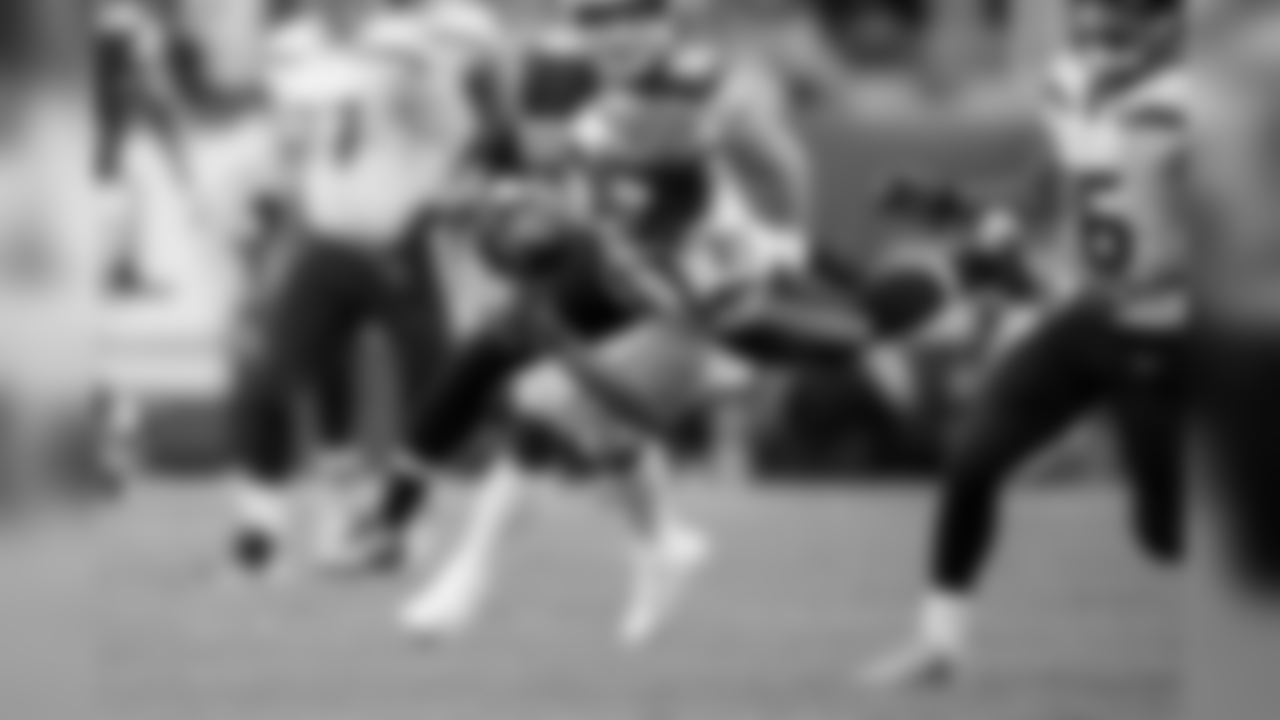Receiver Doug Baldwin lays out for a flying catch for a first down in the third quarter.
