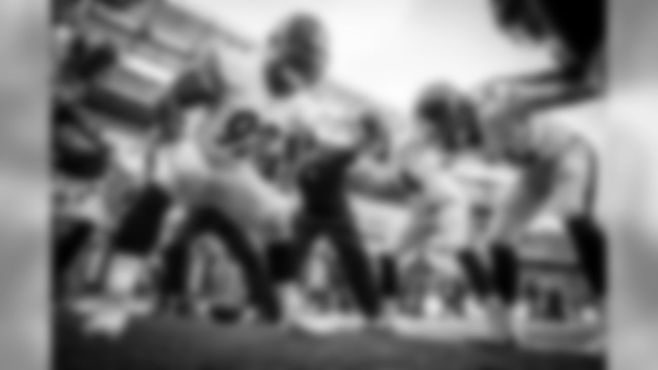 Linebacker Huddle