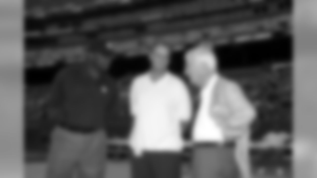Dan Rooney talks with Head Coach Mike Tomlin and General Manager Kevin Colbert at FedEx Field prior to a preseason game against the Redskins.
