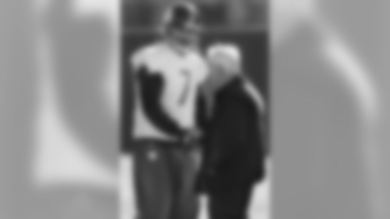 Dan Rooney shakes hands with QB Ben Roethlisberger during practice Thursday, January 19, 2006.