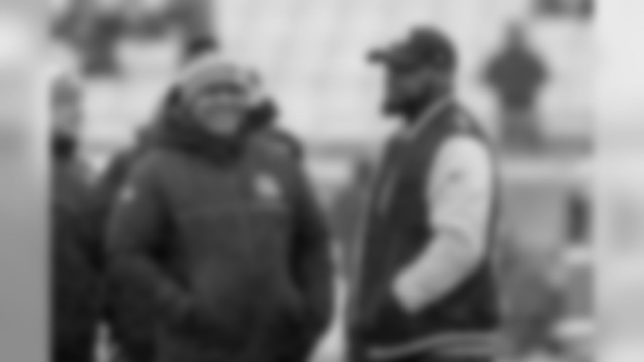 Head Coach Mike Tomlin and Head Coach Hue Jackson