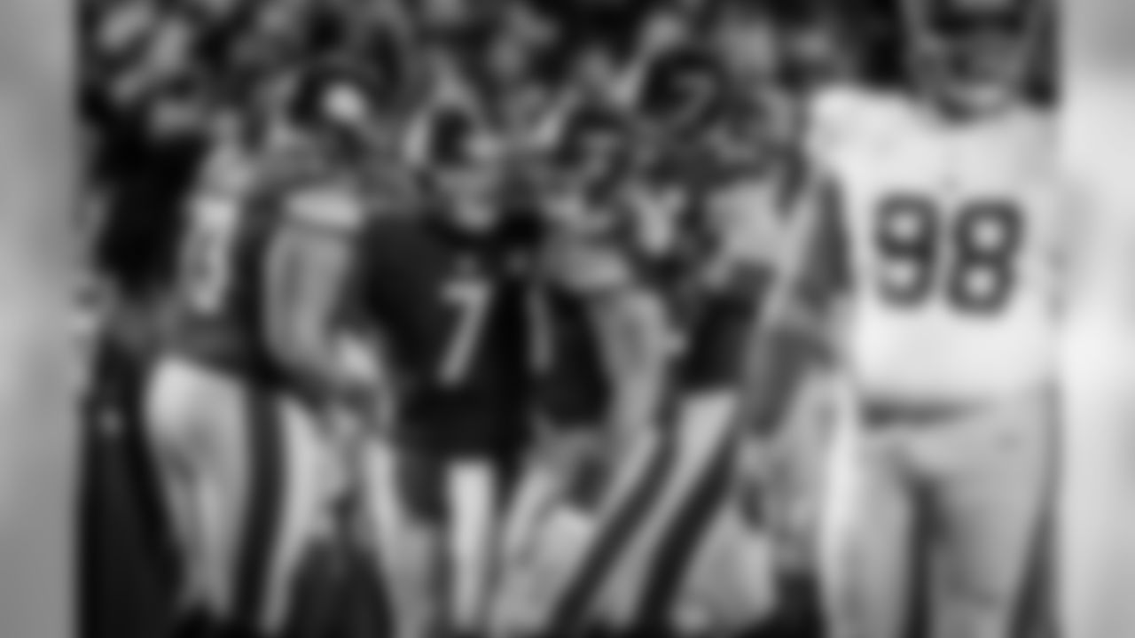 Ben Roethlisberger, Ramon Foster, Maurkice Pouncey, and Alejandro Villanueva