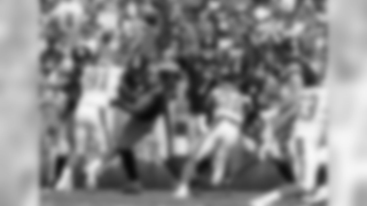 Maurkice Pouncey, Ramon Foster, Ben Roethlisberger, and Alejandro Villanueva