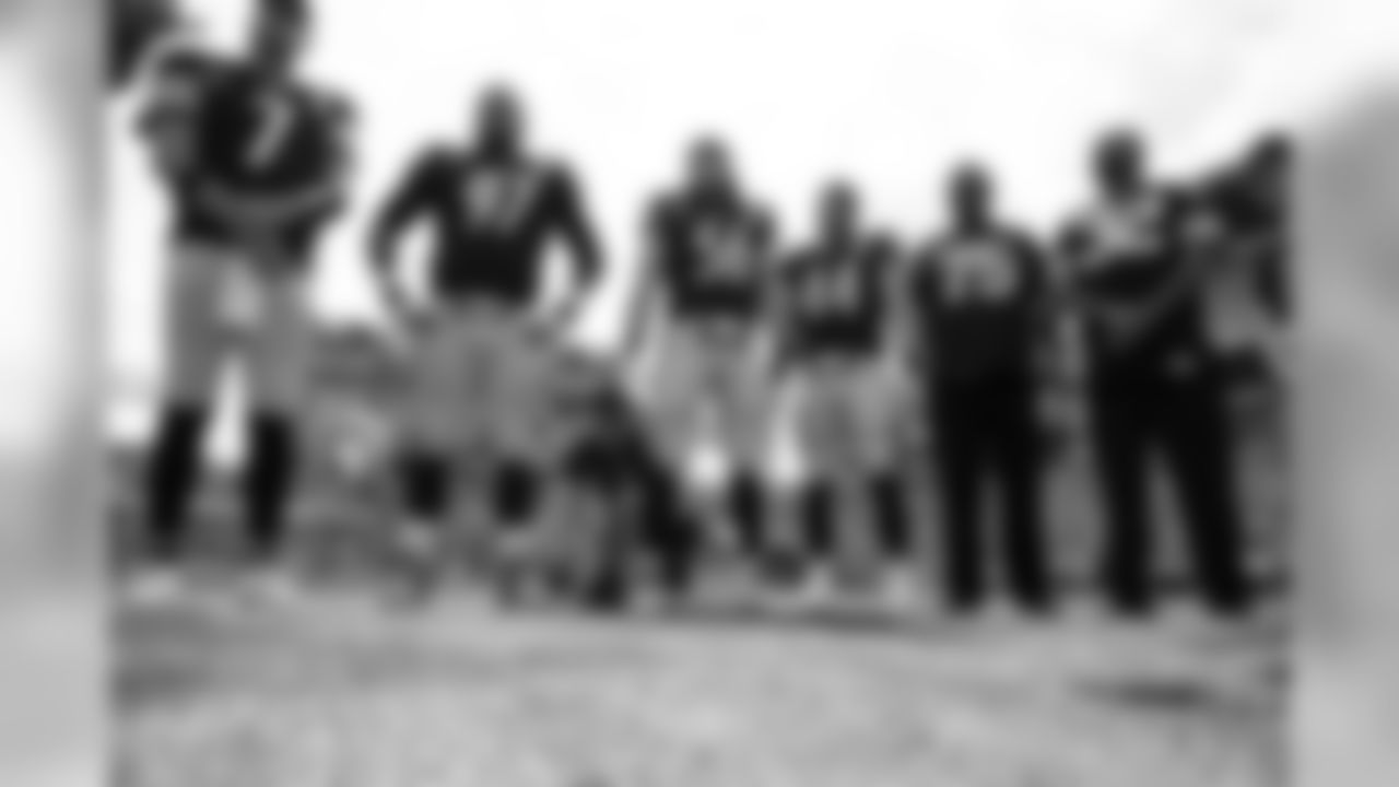 Ben Roethlisberger, Cameron Heyward, Anthony Chickillo, Tyler Matakevich, Joe Greene, Franco Harris