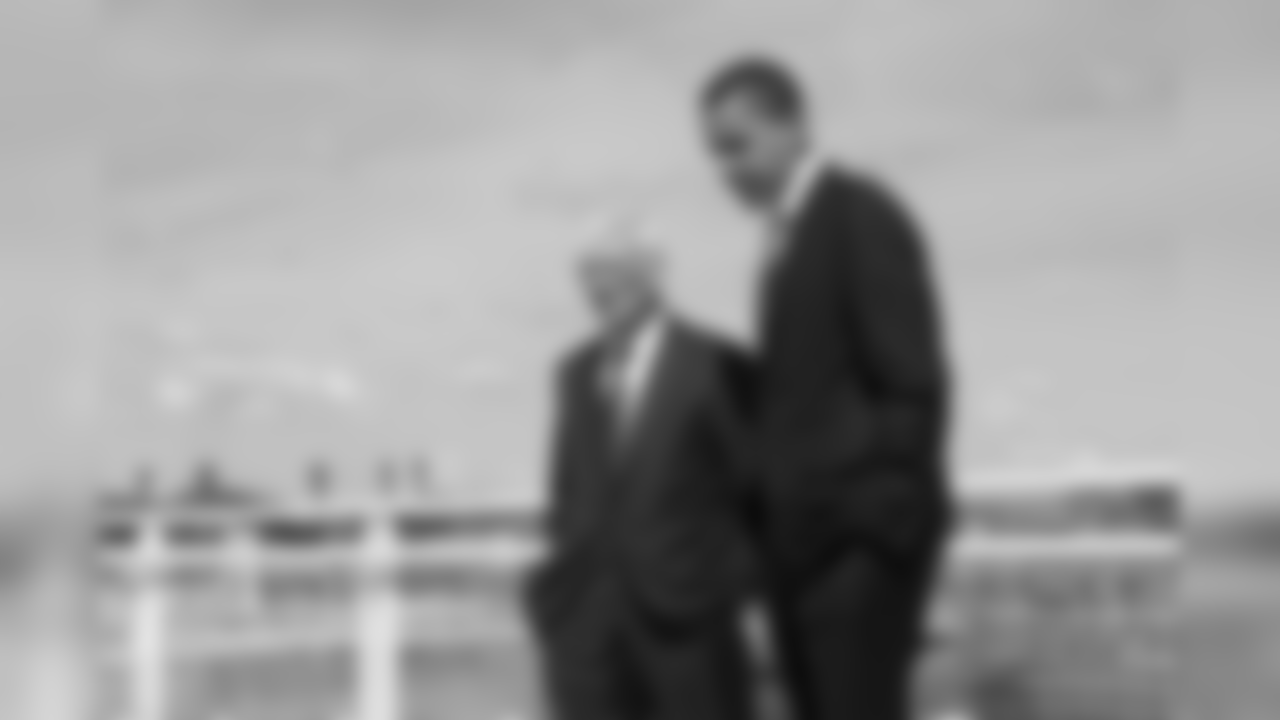 Dan Rooney talks with Senator Barack Obama.