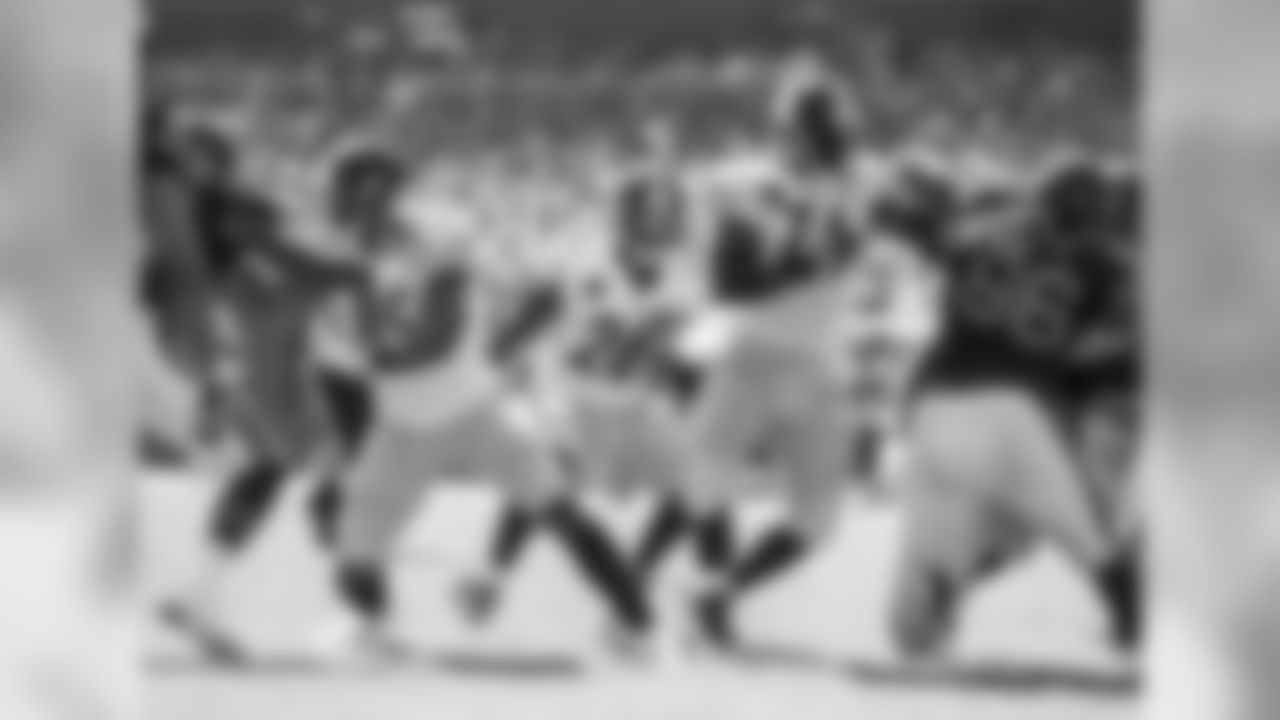 Xavier Grimble, Le'Veon Bell, and Chris Hubbard