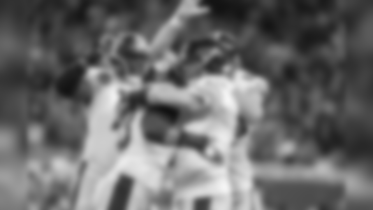 Maurkice Pouncey, Ben Roethlisberger, Chris Hubbard, and Jesse James
