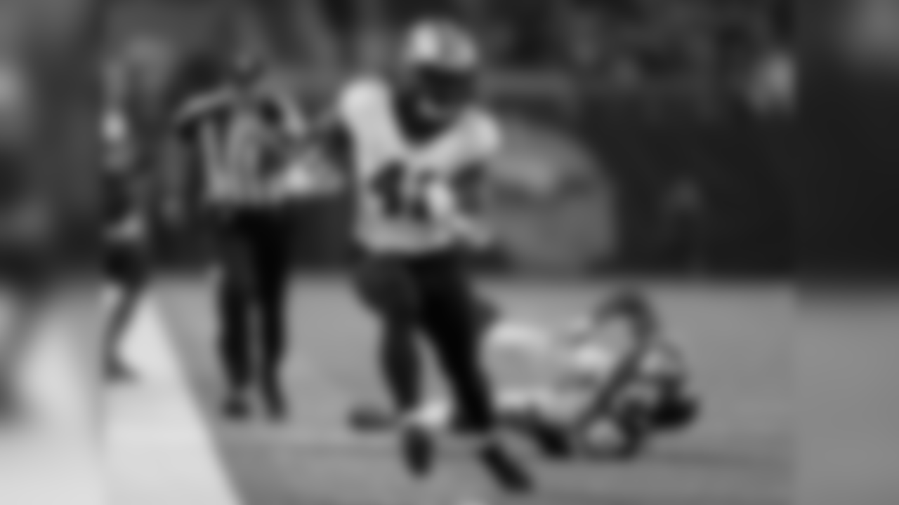 Running back Alvin Kamara rushed for 728 yards and had 826 receiving yards in his first NFL season.
