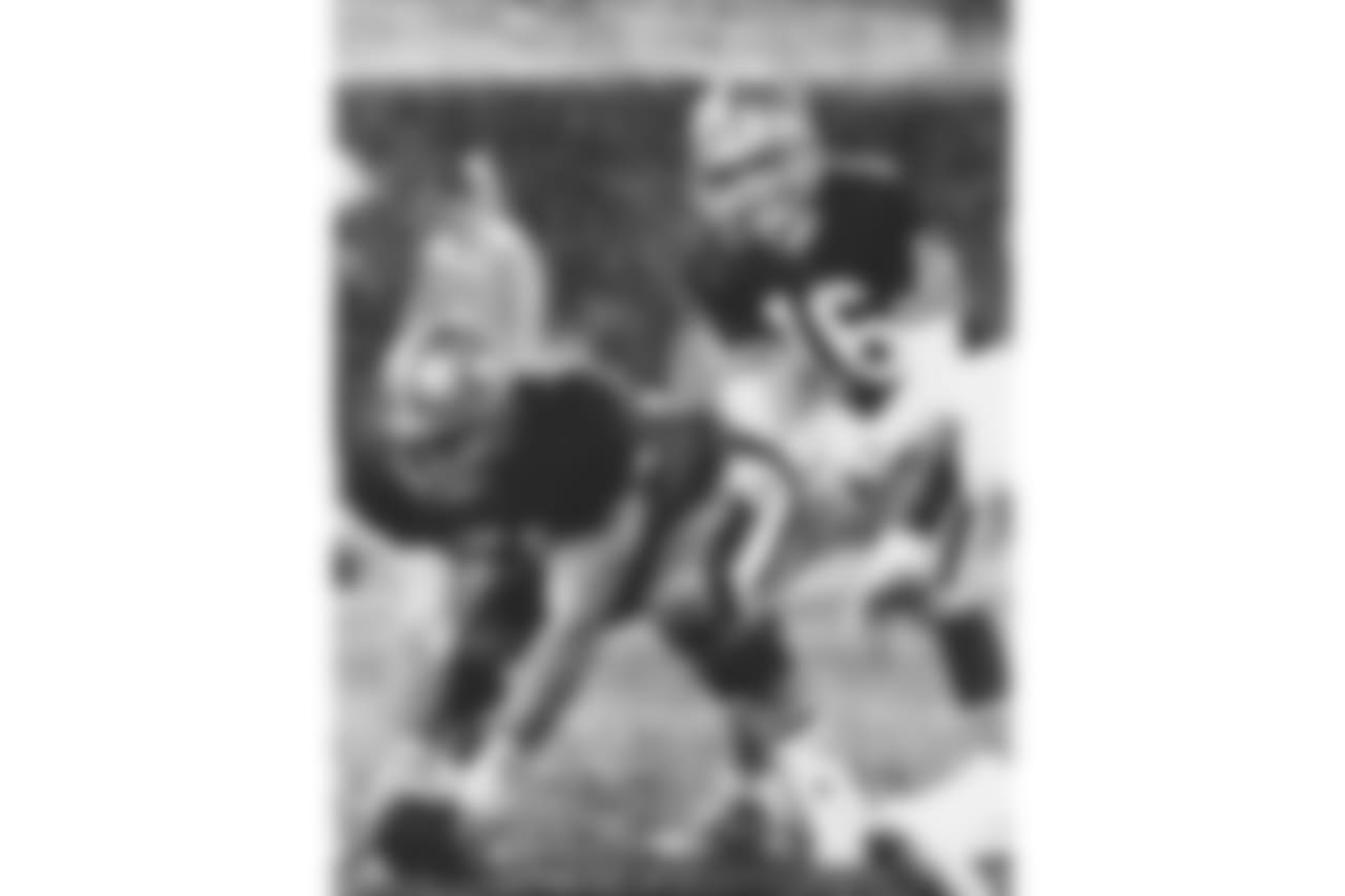 C Fred Quillan and QB Joe Montana