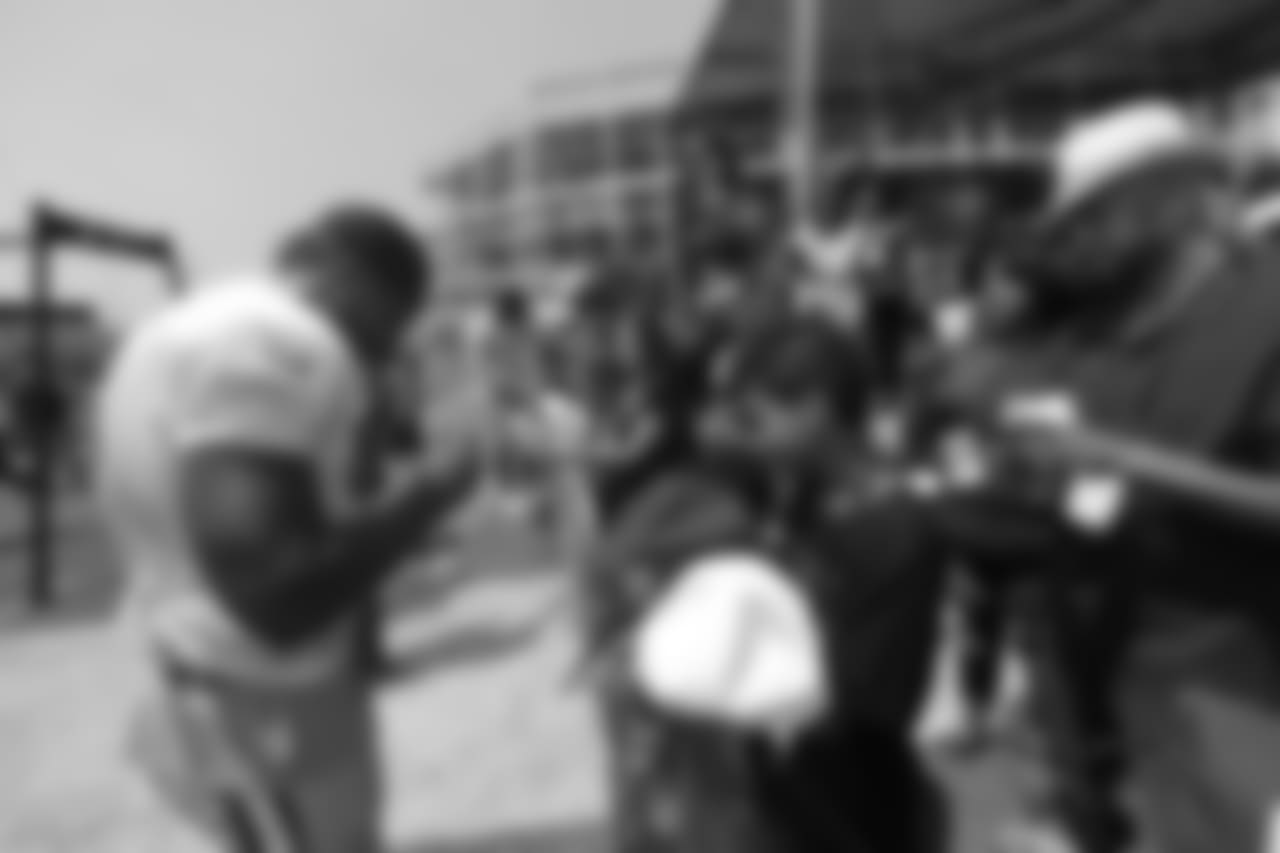 LB Pita Taumoepenu
Day 3: Jacob's Heart, Camp Okizu and Team Impact Hosted by Outside Linebackers