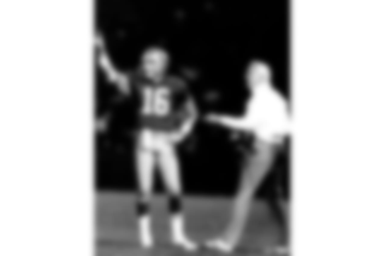 QB Joe Montana and Bill Walsh