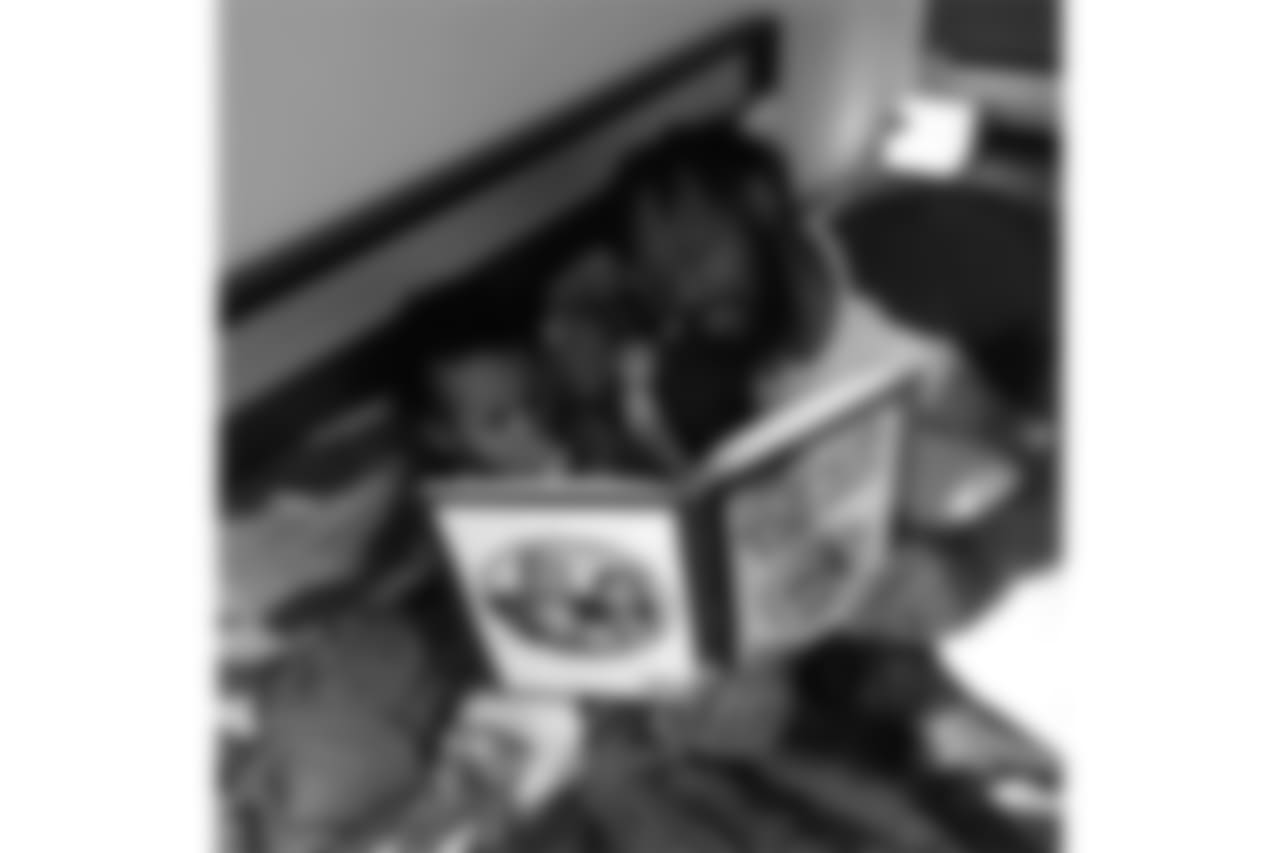 Dekoda Watson read his son a bedtime story. Follow @dekodawatson on Instagram.