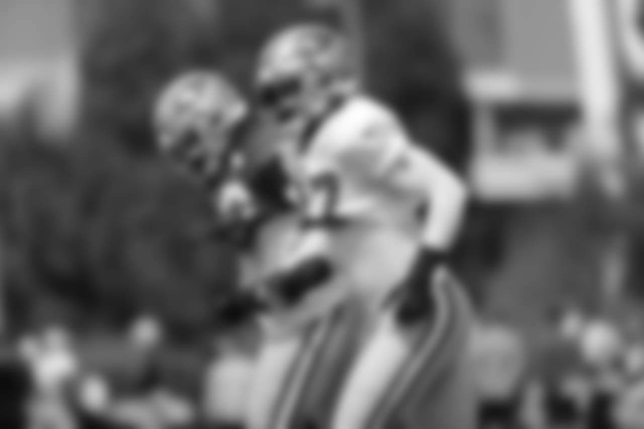 LB Elijah Lee