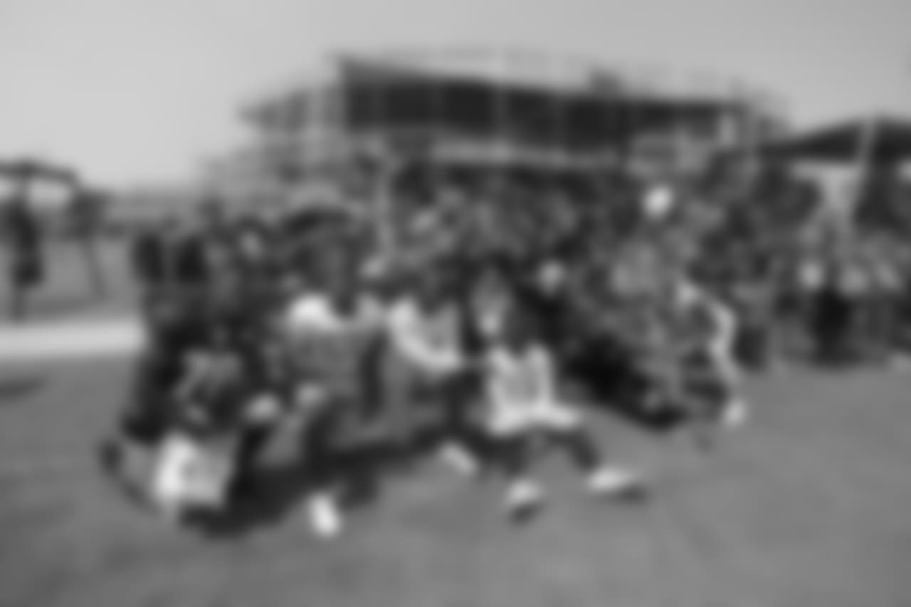 OL Darrell Williams Jr., LB Pita Taumoepenu, LB Eli Harold, LB Elijah Lee, LB Dekoda Watson and LB Mark Nzeocha
Day 3: Jacob's Heart, Camp Okizu and Team Impact Hosted by Outside Linebackers