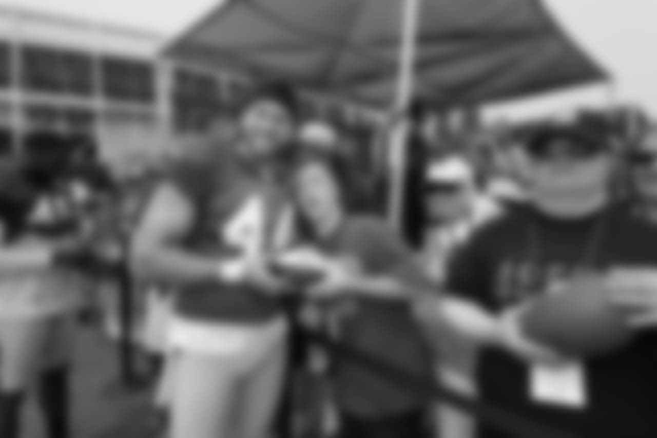FB Kyle Juszczyk
Day 10: Special Olympics, Football Camp for the Stars and Morgan Autism Center Hosted by 49ers Alumni
