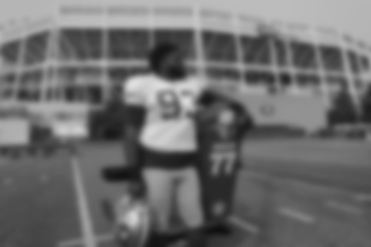 DL D.J. Jones