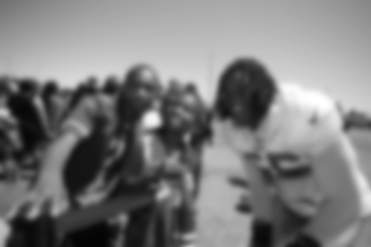 LB Reuben Foster
Day 9: Help A Mother Out, House of Grace, Heritage House, Next Door Solutions, WANDA and Oakland Elizabeth House Hosted by Offensive Line