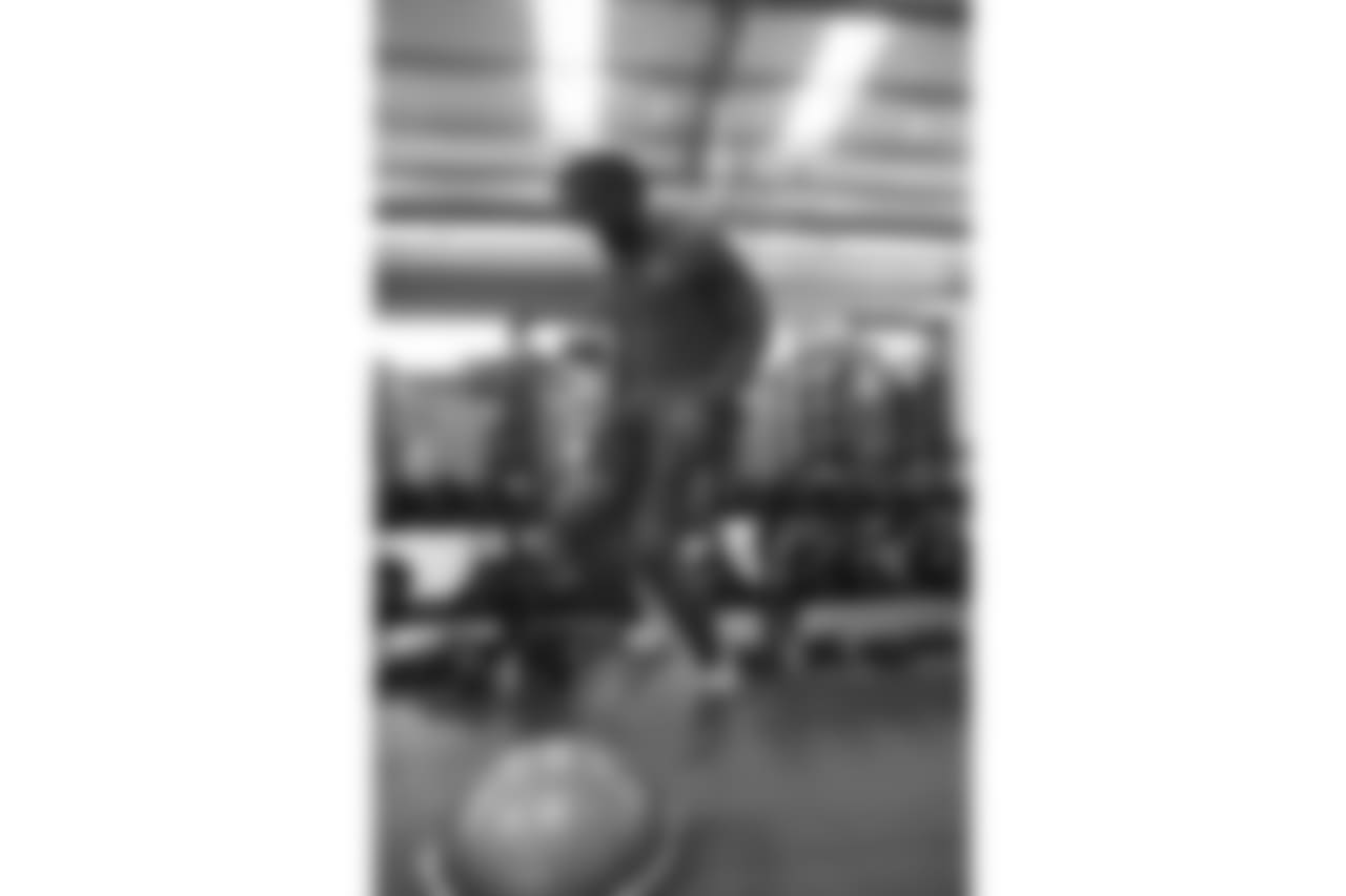 LB Eli Harold