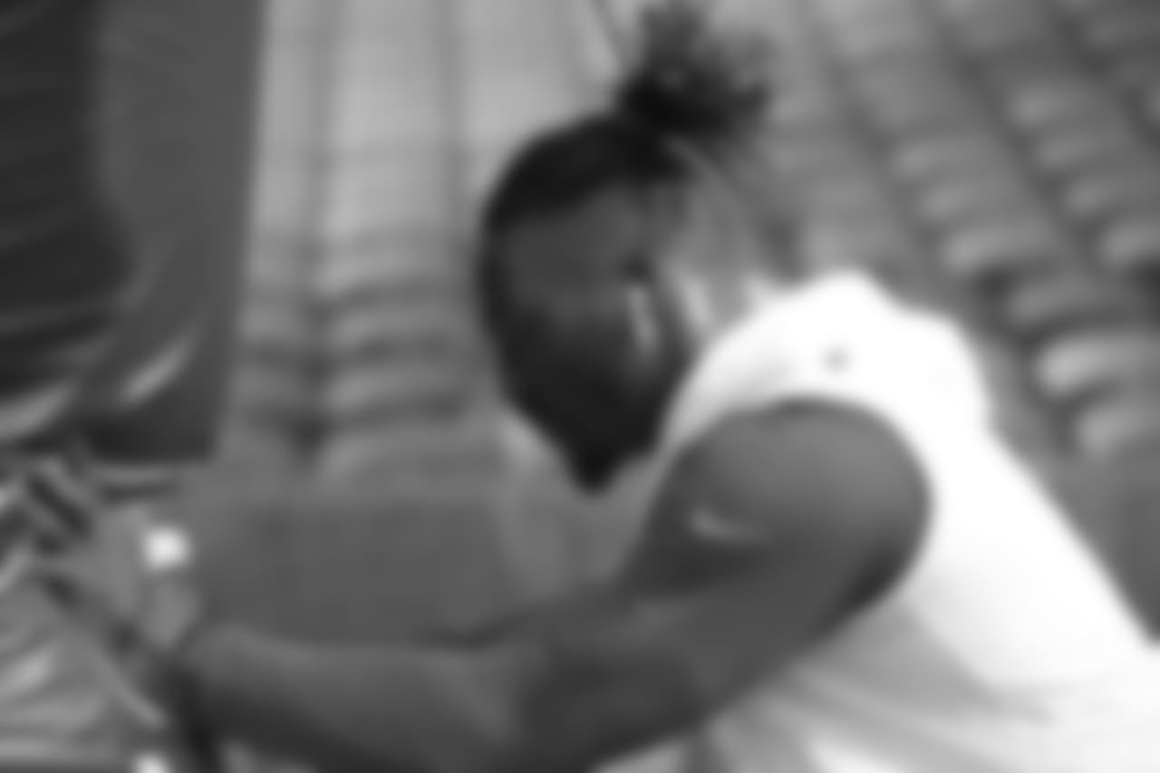 LB Eli Harold