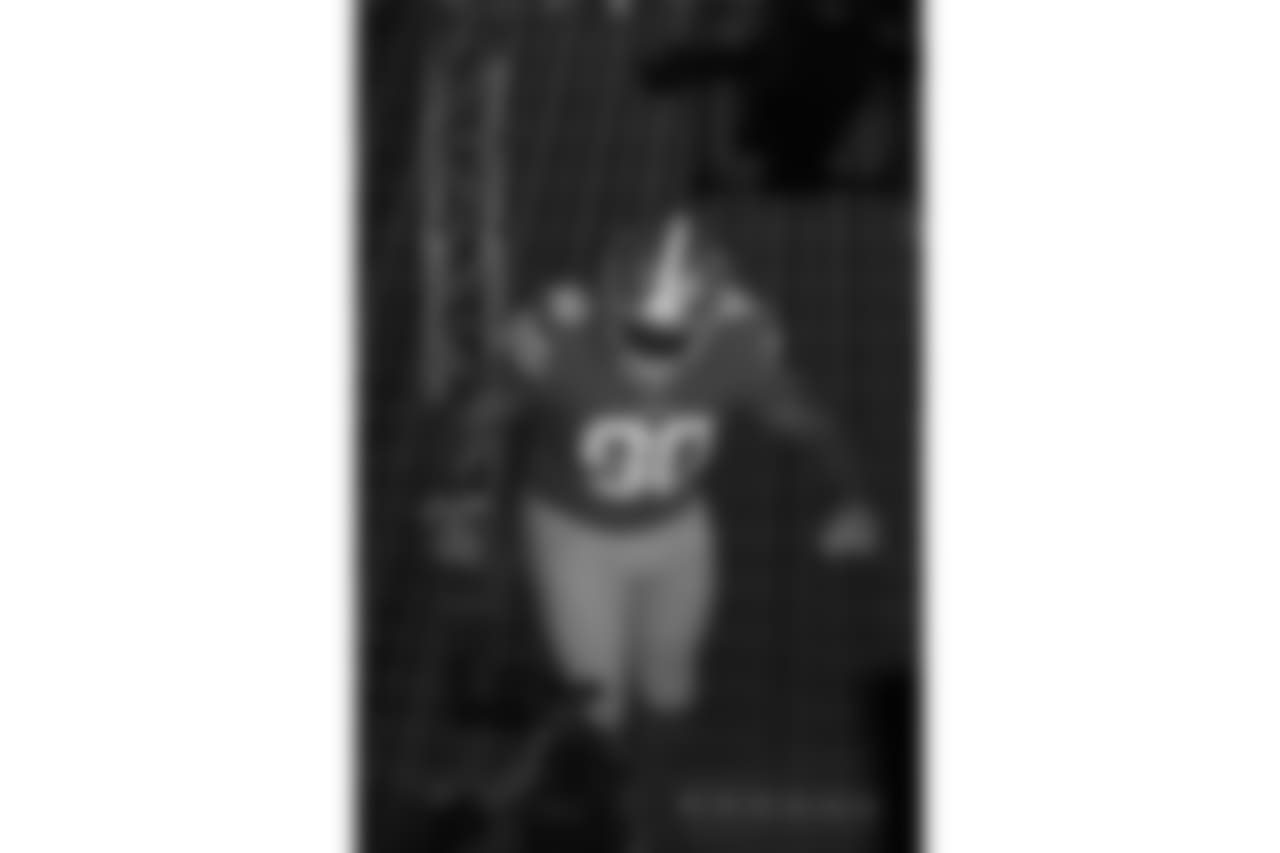 NT Earl Mitchell