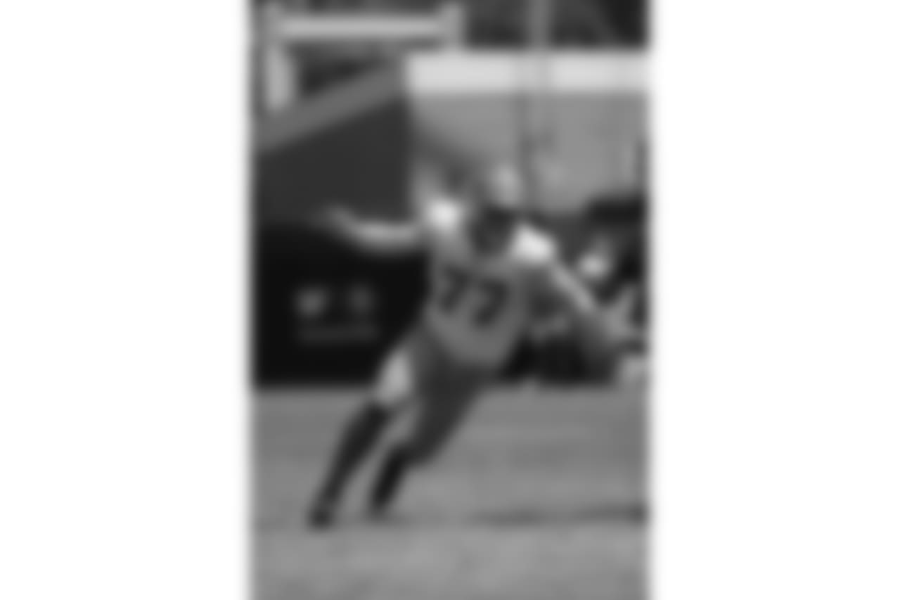 DT Jullian Taylor