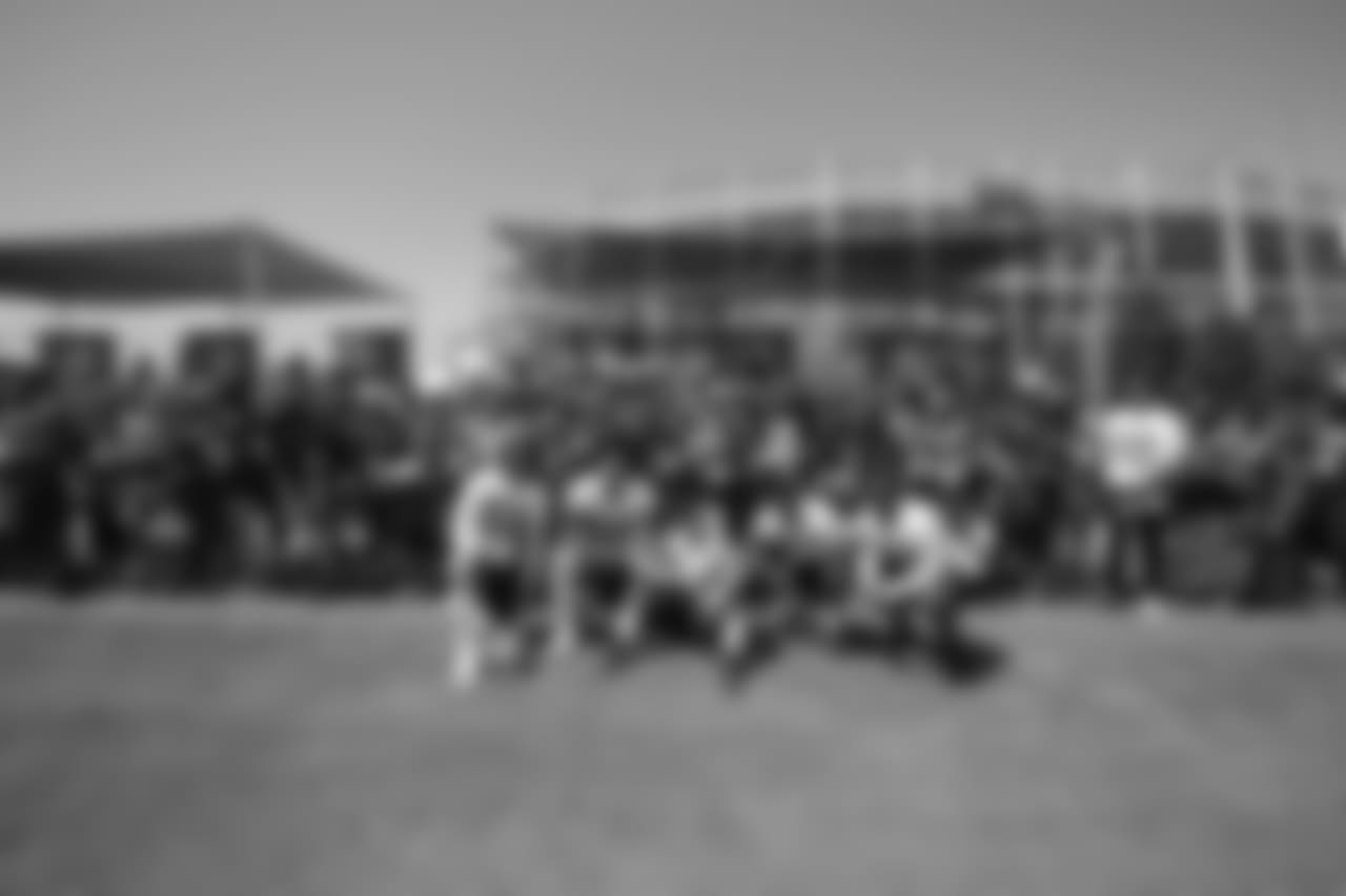 LB Reuben Foster, LB Korey Toomer, LB Fred Warner, LB Malcolm Smith and LB Elijah Lee
Day 1: Santa Clara Social Services Agency, Unity Care and Bill Wilson Center Hosted by Middle Linebackers