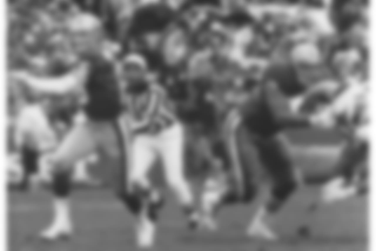 QB Joe Montana and T Steve Wallace