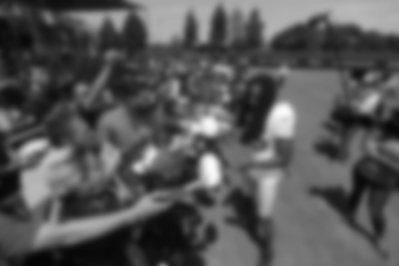 CB Richard Sherman
Day 4: Convoy of Hope, LifeMoves and CityTeam Hosted by Special Teams