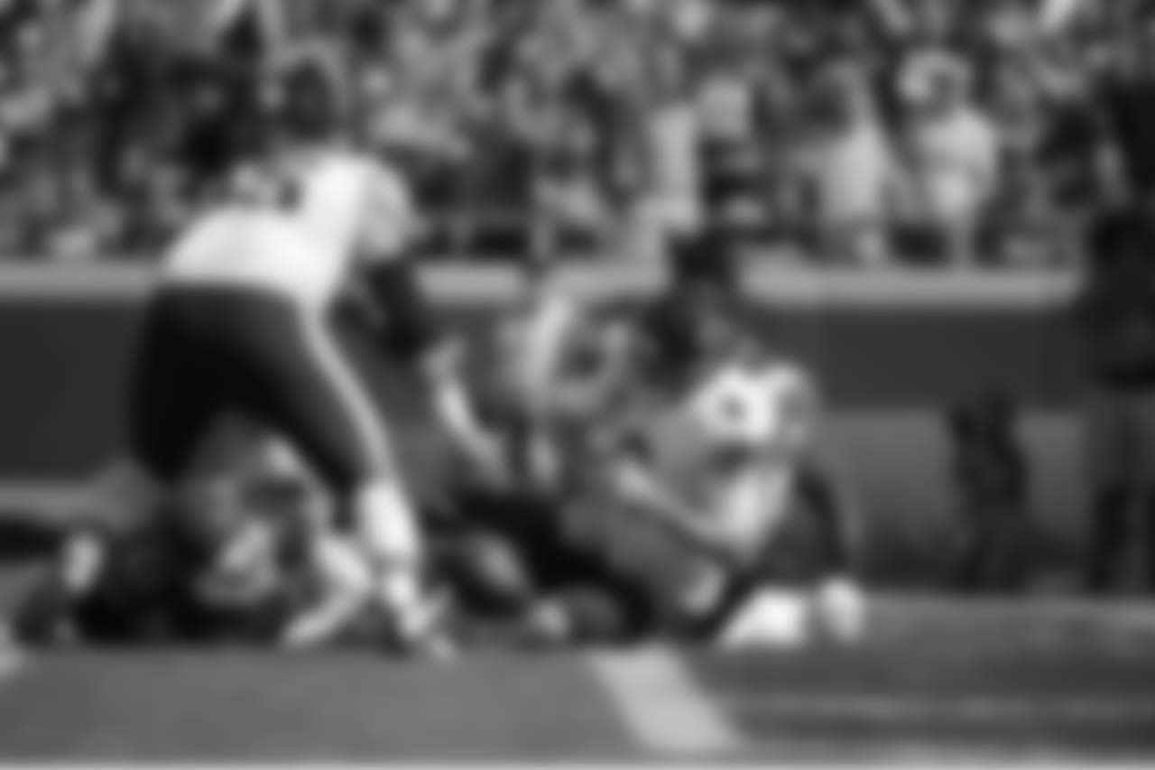 Chicago Bears quarterback Jay Cutler fumbles the ball after a sack by Kansas City Chiefs defensive lineman Jaye Howard