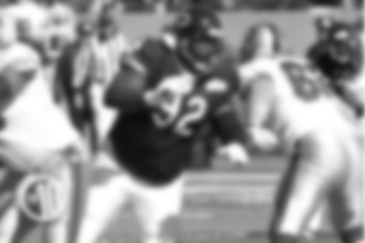 The mammoth 6-5, 365-pound Washington looked more like a condominium in the middle of the Bears defensive line than a human in two seasons in Chicago in 2001-02.