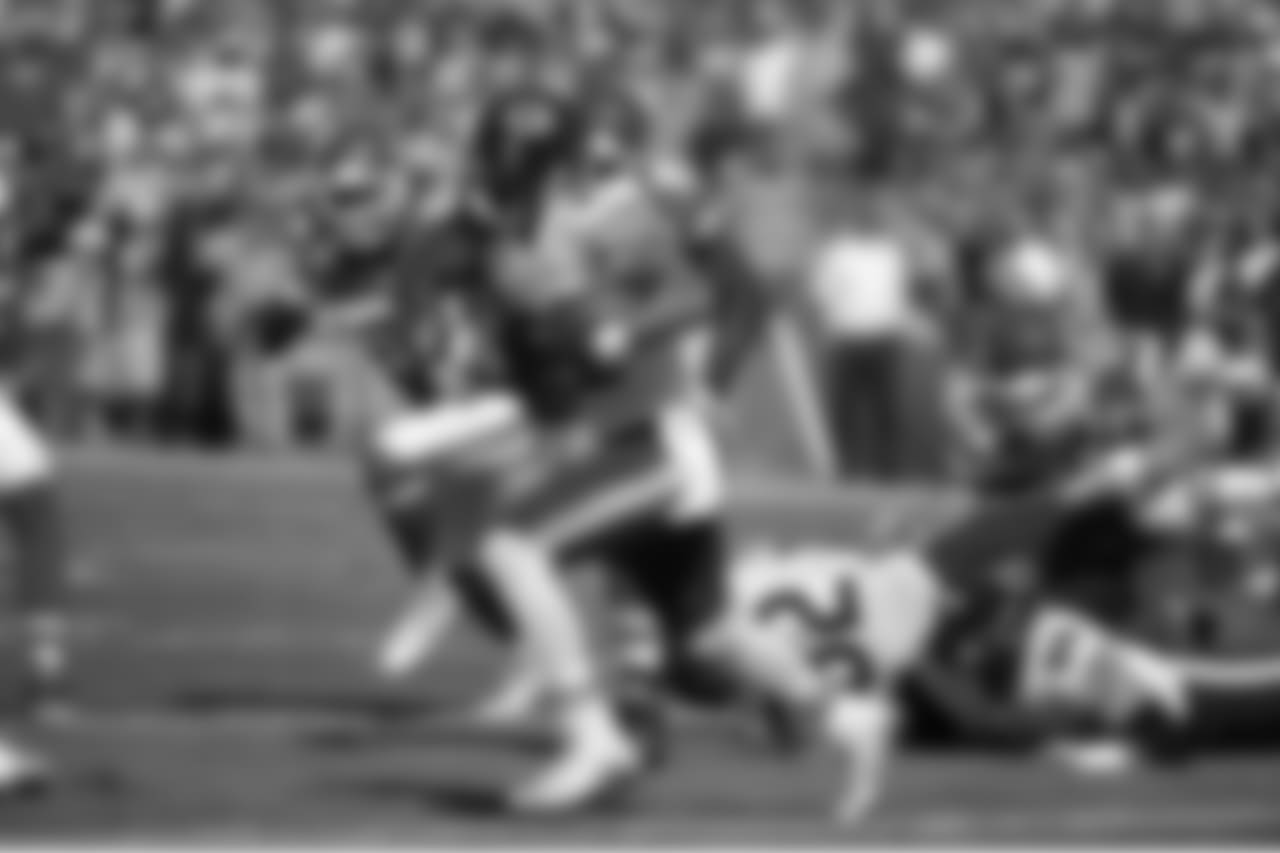 Chicago Bears running back Matt Forte runs with the ball