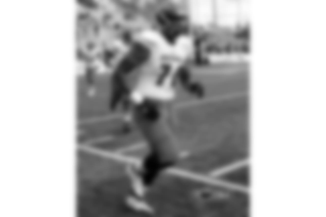 70 Julién Davenport, T, 6-7, 315 lbs, Bucknell, FCS
