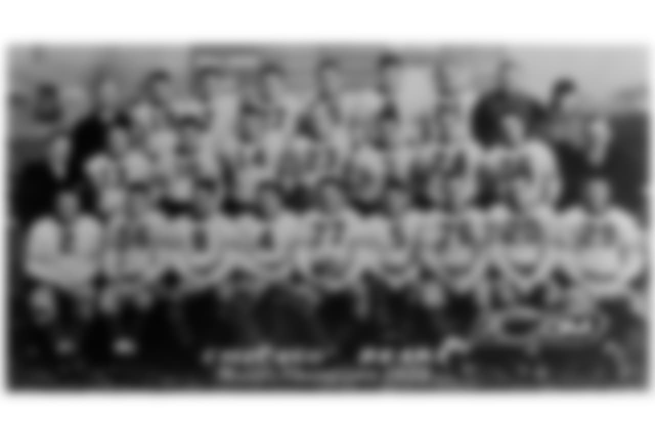 Nesbitt 3. Nagurski 4. Molesworth 5. Corbett 7. Sisk 8. Brumbaugh 9. Franklin 13. Trafton 14. Burdick 15. Buckler 18. Murry 19. Tackwell 20. Carlson 21. Engebresten 23. Bergerson 24. Johnsos 26. Pearson 27. Doehring 29. Kopcha 56. Hewitt 76. Miller 77. Grange George Halas - President, Ralph Jones - Head Coach