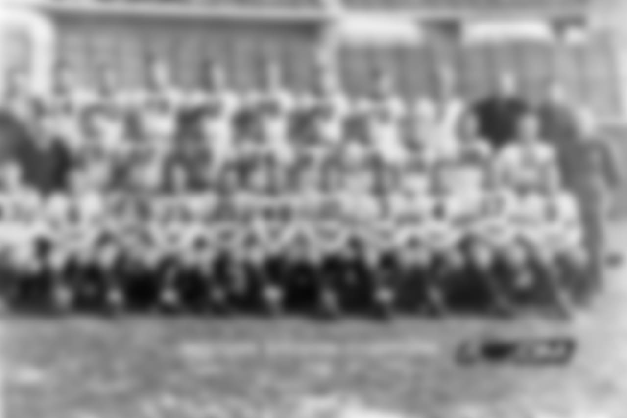 Nagurski 4. Molesworth 6. Ronzani 7. Rentner 9. Buivid 10. Manders 11. Doehring 12. Sullivan 13. Stydahar 14. Plasman 15. Hammond 16. Musso 17. Zeller 18. Manske 21. Fortmann 22. Karr 24. Bausch 25. Nolting 26. Bell 27. Trost 29. Thompson 30. Wilson 33. Masterson 38. Francis 47. Conkright 48. Feathers 76. McDonald 82. Bjork George Halas - Head Coach