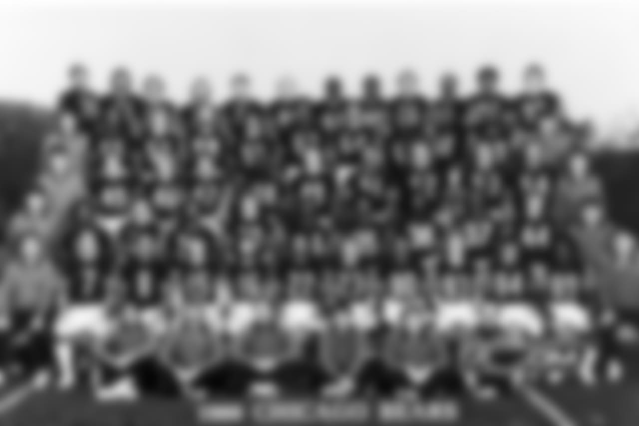 Bob Avellini, 8. Vince Evans, 15. Mike Phipps, 16. Bob Thomas, 22. Dave Williams, 23. Lenny Walterscheid, 24. Virgil Livers, 26. Matt Suhey, 29. Vaughn Lusby, 30. John Skibinski, 34. Walter Payton, 35. Roland Harper, 36. Wentford Gaines, 37. Willie McClendon, 44. Terry Schmidt, 45. Gary Fencik, 46. Doug Plank, 47. Jonathan Hoke, 48. Allan Ellis, 49. Dave Becker, 51. Bruce Herron, 52. Dan Neal, 53. Paul Tabor, 54. Tom Hicks, 56. Otis Wilson, 57. Lee Kunz, 58. Jerry Muckensturm, 59. Gary Campbell, 62. Dan Jiggetts, 64. Ted Albrecht, 65. Noah Jackson, 68. Jim Osborne, 69. Revie Sorey, 70. Dennis Lick, 71. Rocco Moore, 72. Brad Shearer, 73. Mike Hartenstine, 76. Ron Rydalch, 80. Rickey Watts, 81. Robin Earl, 82. Alan Page, 83. Kris Haines, 84. Brian Baschnagel, 85. Bob Fisher, 86. Bob Parsons, 88. Greg Latta, 89. James Scott, 90. Al Harris, 99. Dan Hampton, Neill Armstrong - Head Coach