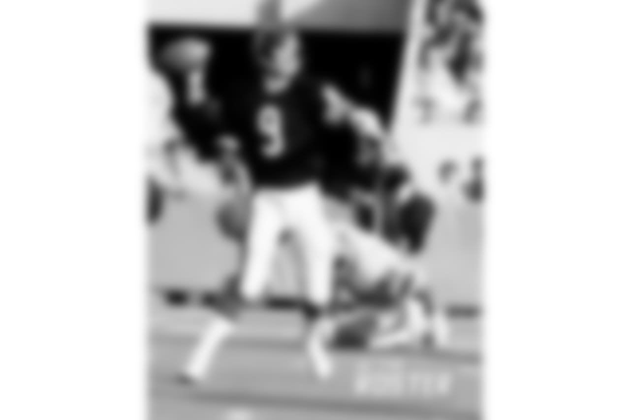 The Bears didn't anoint McMahon as starter until Week 3 of the 1982 season, but he showed immediately he was ready for the job. The first-rounder from BYU had 1,501 yards as a rookie, with at least 150 passing yards in all but two of his starts.