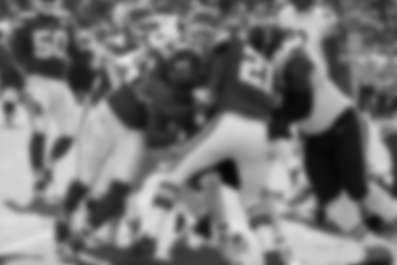 Chicago Bears running back Matt Forte is mobbed by Kansas City Chiefs players