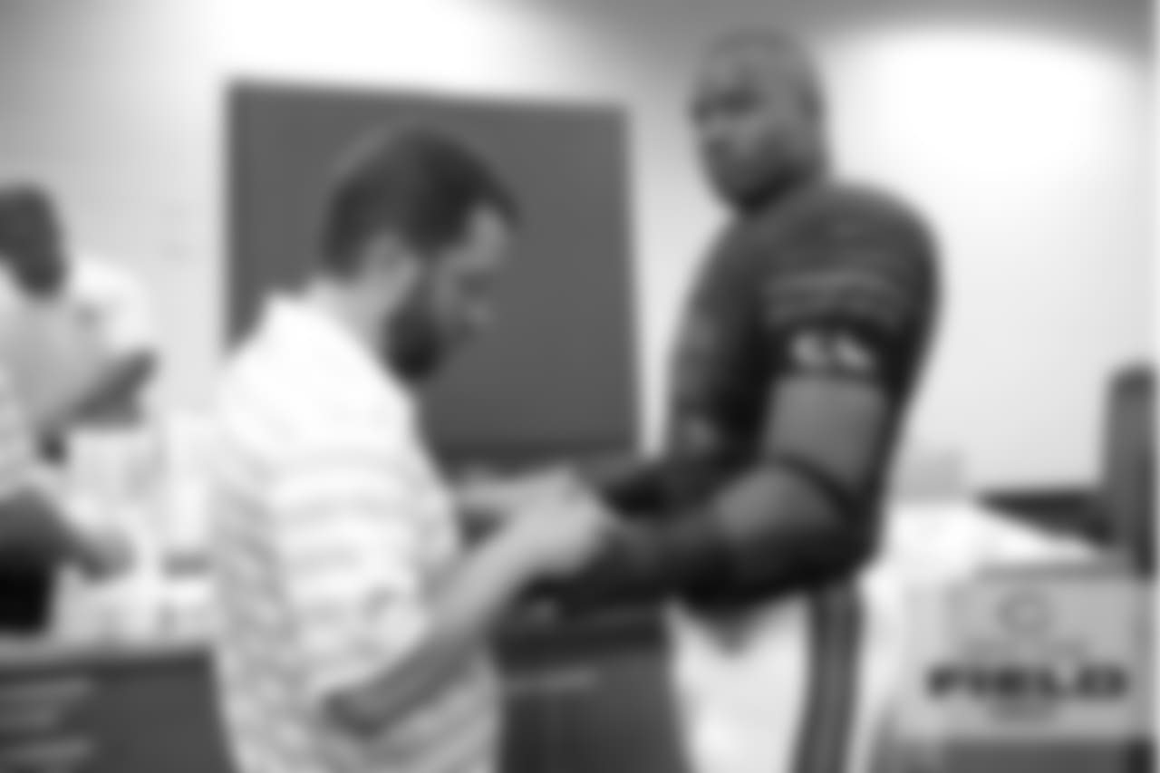 LB Lance Briggs