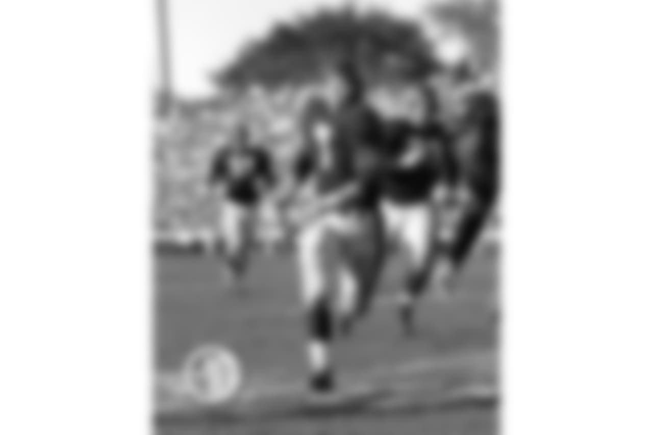 Ed Sprinkle, Hardin-Simmons
Described by George Halas as "the greatest pass rusher I've ever seen," Sprinkle was a four-time Pro Bowler who was named to the NFL's All-Decade Team for the 1940s.
Photo credit: Vernon Biever / AP Photo