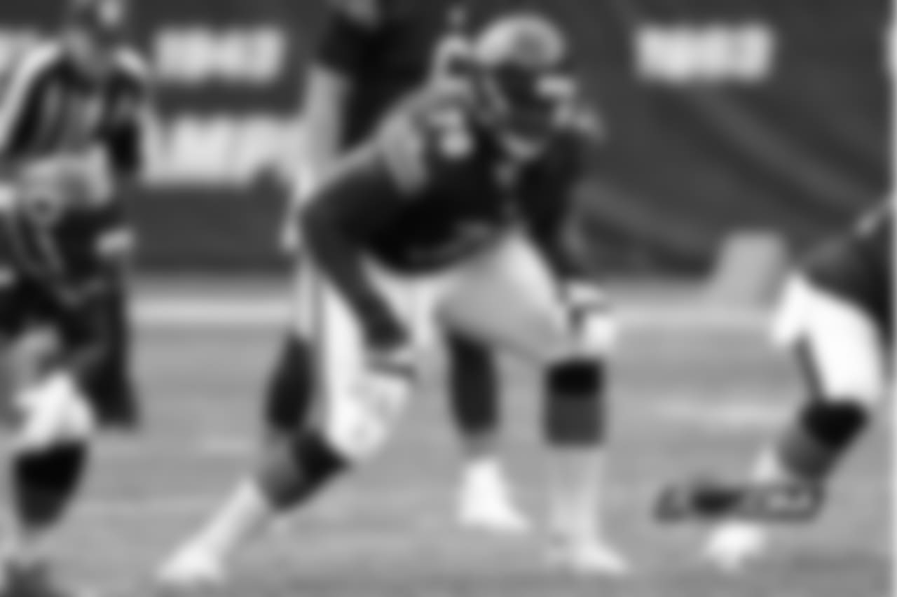 RT Bobby Massie