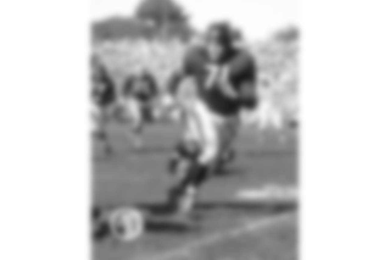 Connor was the first of the NFL's big, mobile outside linebackers. He was voted to the first four Pro Bowls from 1951-54 and inducted into the Hall of Fame in 1975.