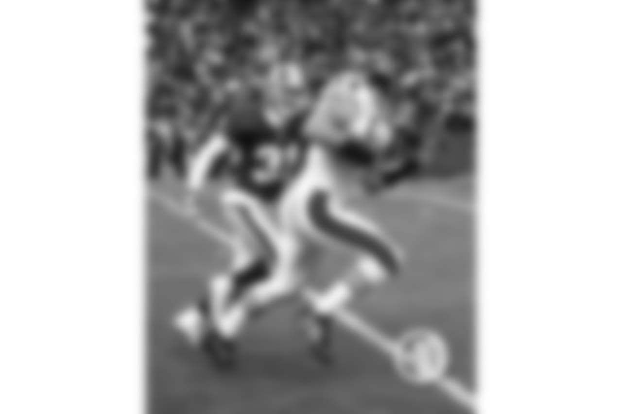 Urlacher caught a game-winning 27-yard touchdown pass from Brad Maynard on a fake field goal in a 20-15 victory over the Redskins Dec. 23, 2001 in Washington.