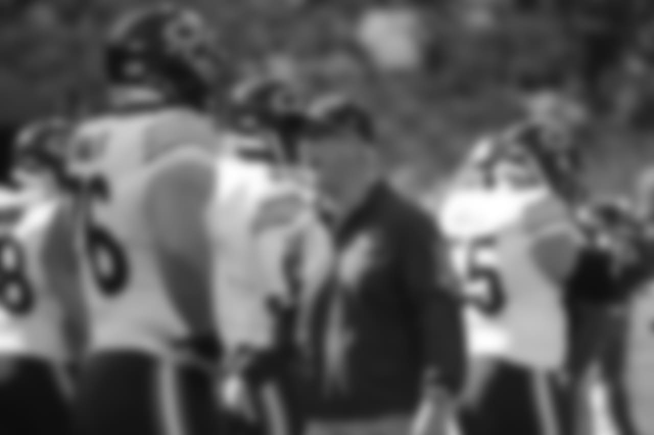 Chicago Bears head coach John Fox talks to players before the game.