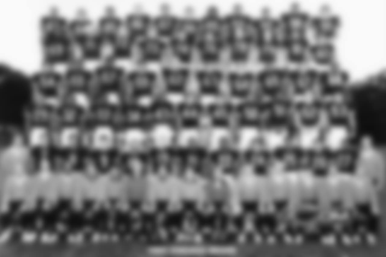 Avellini 8. Evans 9. McMahon 16. Thomas 19. Plater 21. Frazier 22. Duerson 24. Fisher 25. Bell 26. Suhey 27. Richardson 29. Gentry 32. Hutchison 33. Thomas 34. Payton 43. Williams 44. Schmidt 45. Fencik 50. Singletary 51. Atkins 52. Neal 53. Rains 54. Cabral 55. Wilson 57. Simmons 59. Campbell 62. Bortz 63. Hilgenberg 64. Fada 65. Jackson 67. Hartnett 68. Osborne 69. Sorey 71. Frederick 72. Janata 73. Hartenstine 74. Covert 76. McMichael 78. Horne 79. Becker 81. Saldi 82. Margerum 83. Gault 84. Baschnagel 85. McKinnon 86. Parsons 87. Moorehead 88. Dunsmore 89. Scott 90. Harris 95. Dent 98. Keys 99. Hampton Mike Ditka - Head Coach